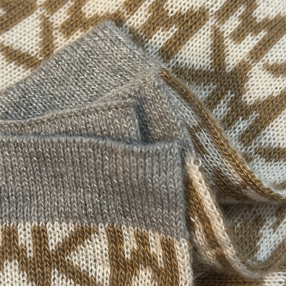 MICHAEL Michael Kors Tan Reversible Acrylic Scarf - Picture 7 of 7